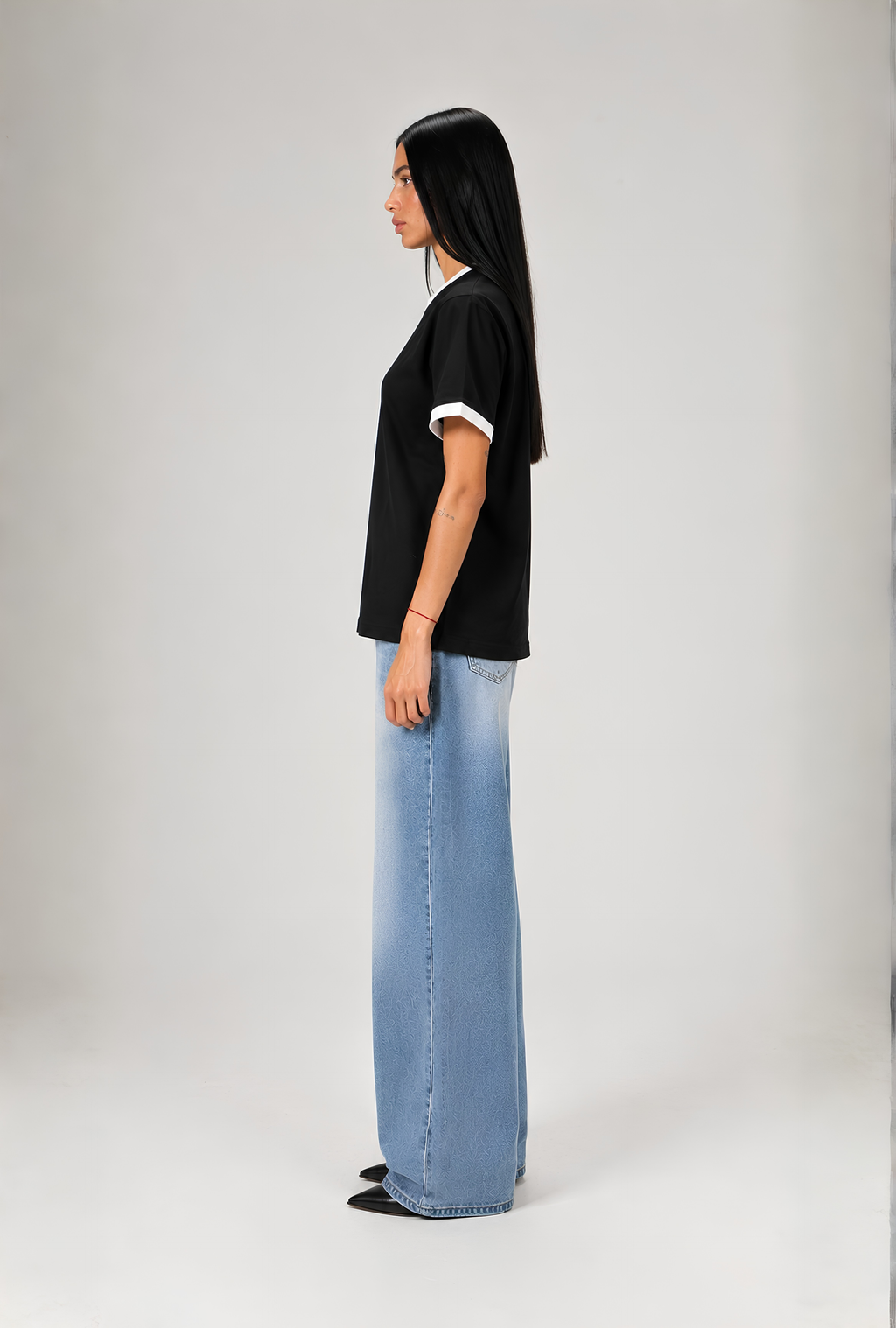 CONTRAST TRIM TEE - BLACK